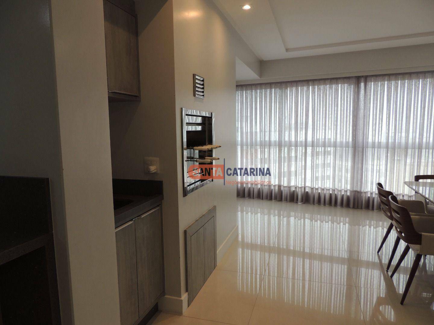 Apartamento à venda com 3 quartos, 155m² - Foto 2