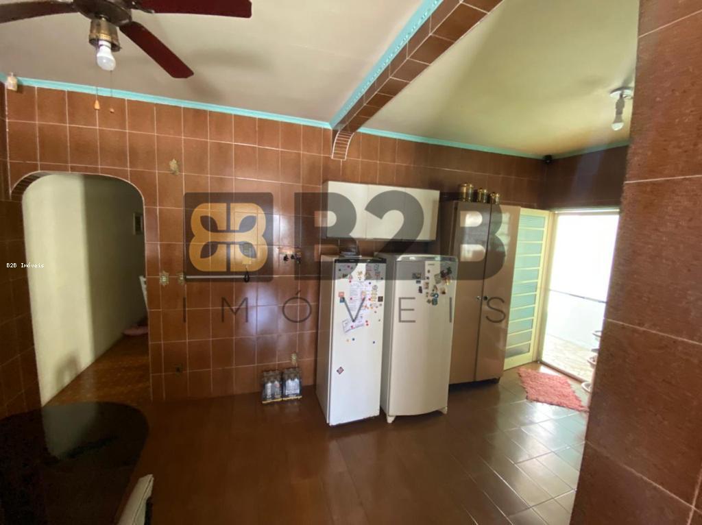 Casa à venda com 3 quartos, 180m² - Foto 11