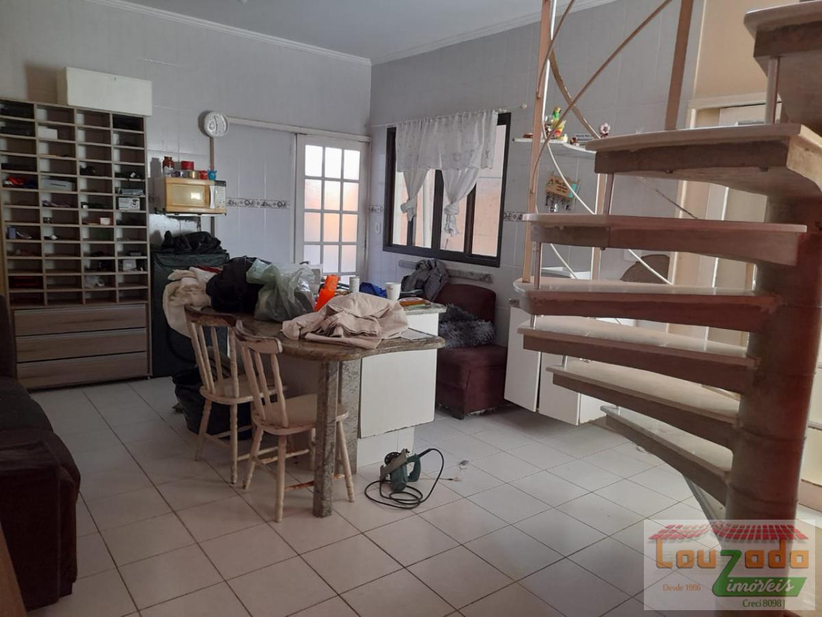 Sobrado à venda com 2 quartos, 180m² - Foto 4