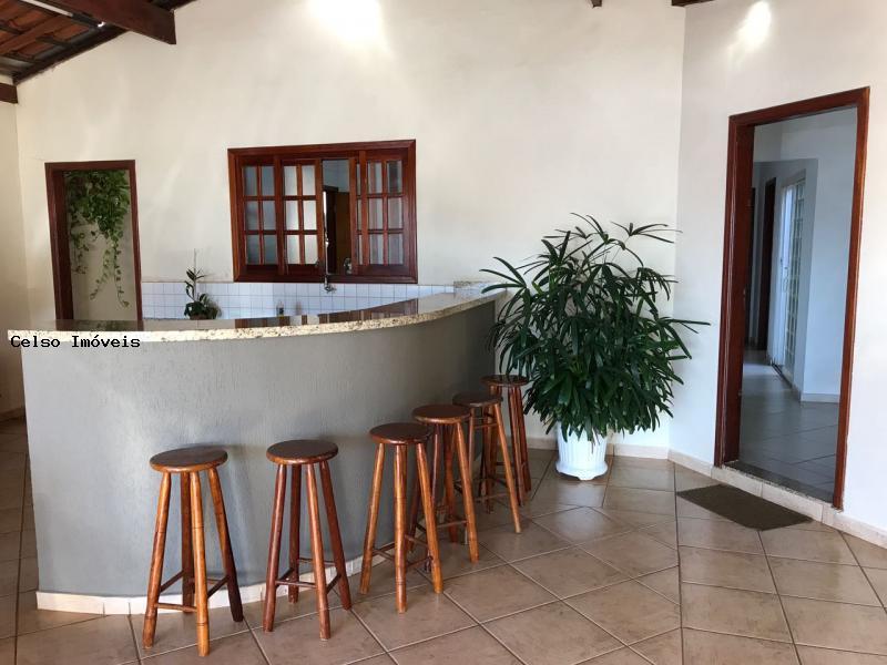 Casa à venda com 2 quartos, 300m² - Foto 2