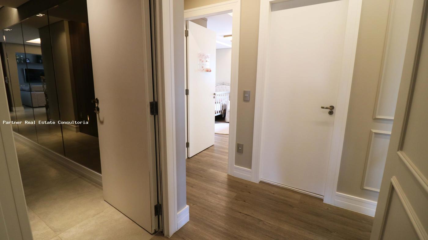 Apartamento à venda com 4 quartos, 243m² - Foto 18