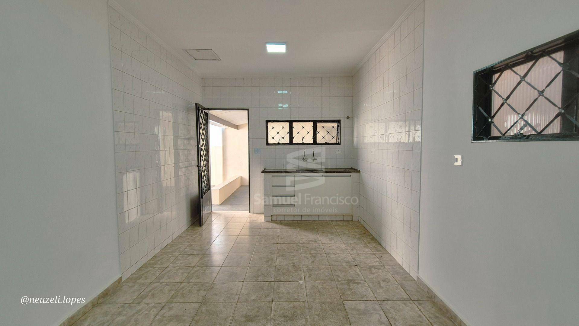 Casa à venda com 2 quartos, 70m² - Foto 10