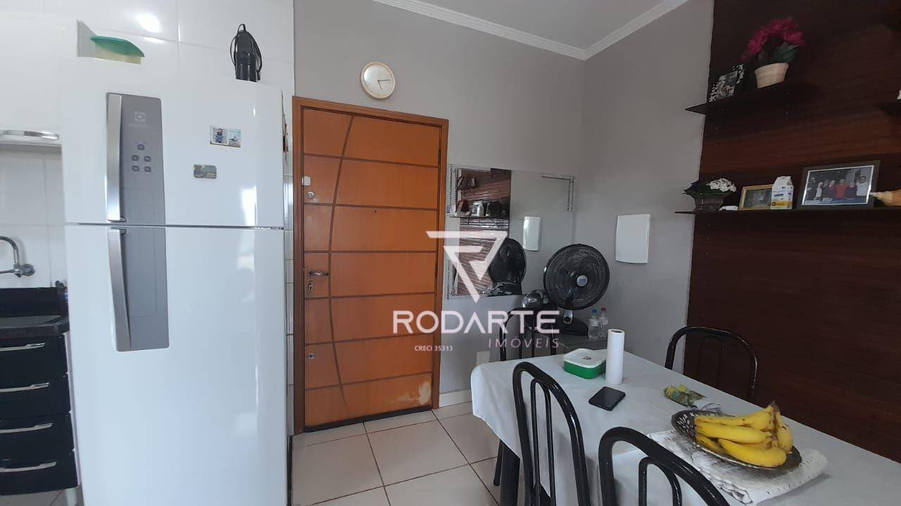 Apartamento à venda com 2 quartos, 70m² - Foto 4