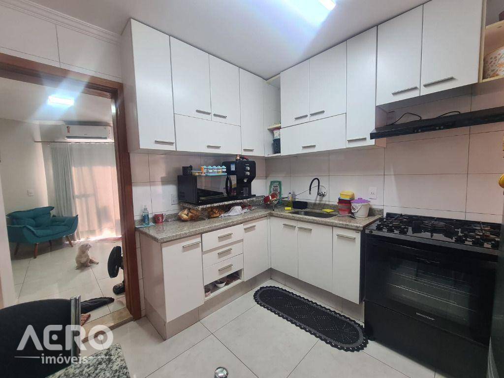 Apartamento à venda com 2 quartos, 72m² - Foto 1