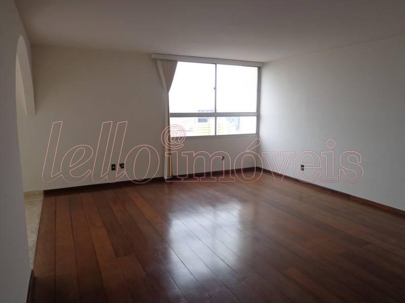 Apartamento à venda com 3 quartos, 220m² - Foto 1