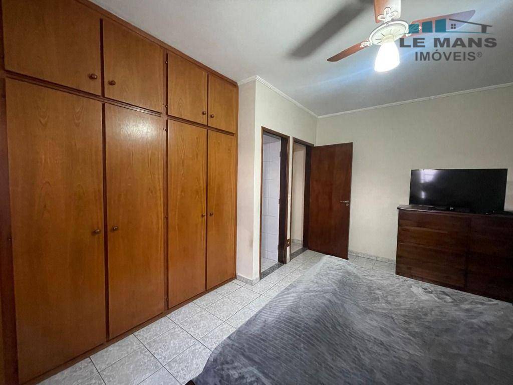 Casa à venda com 3 quartos, 240m² - Foto 17