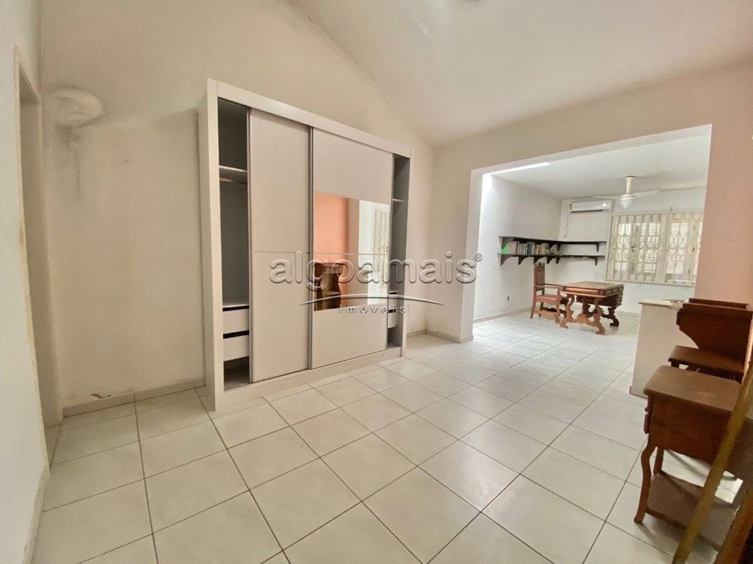 Casa à venda com 4 quartos, 200m² - Foto 17