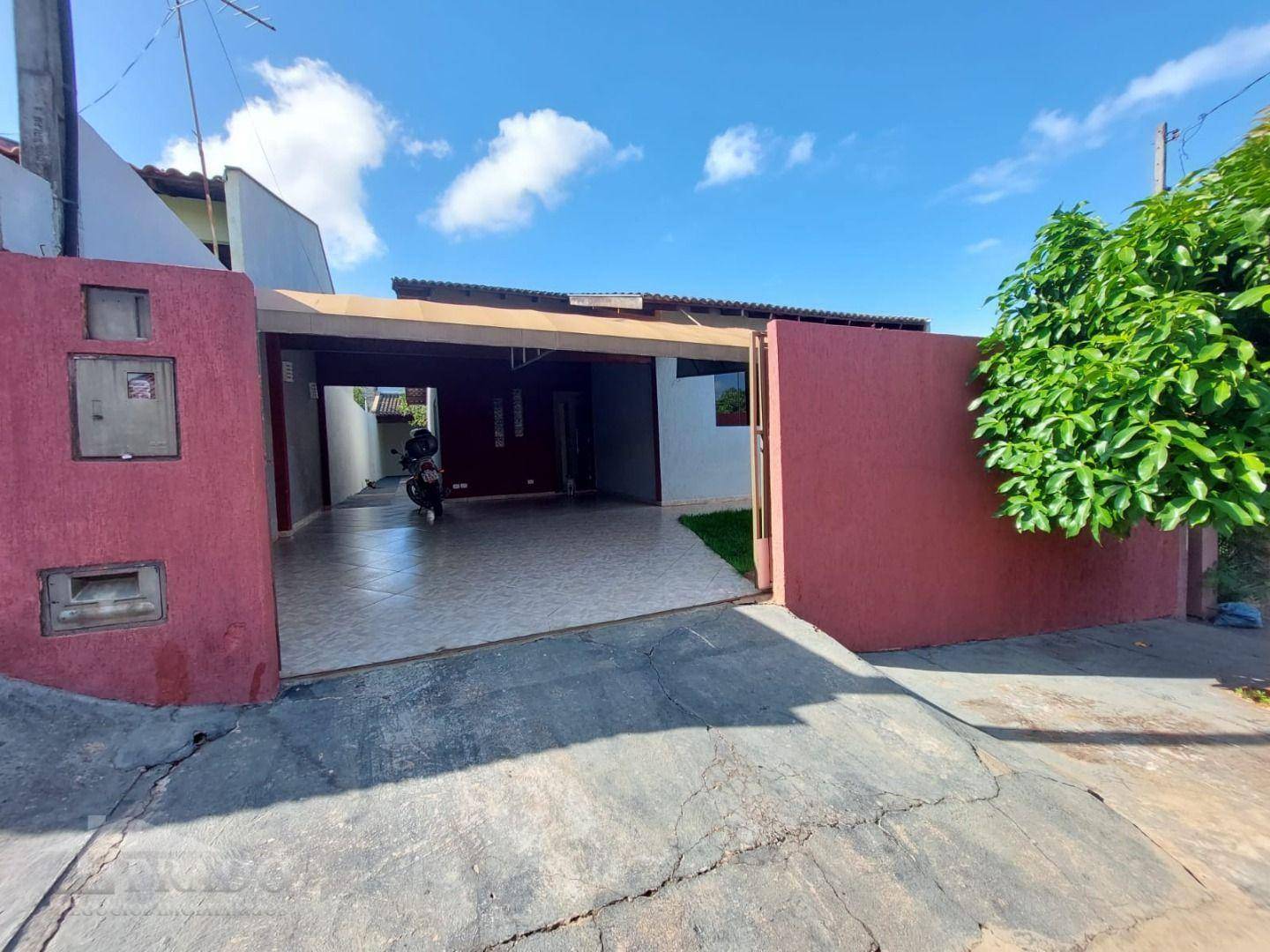 Casa à venda com 3 quartos, 134m² - Foto 1