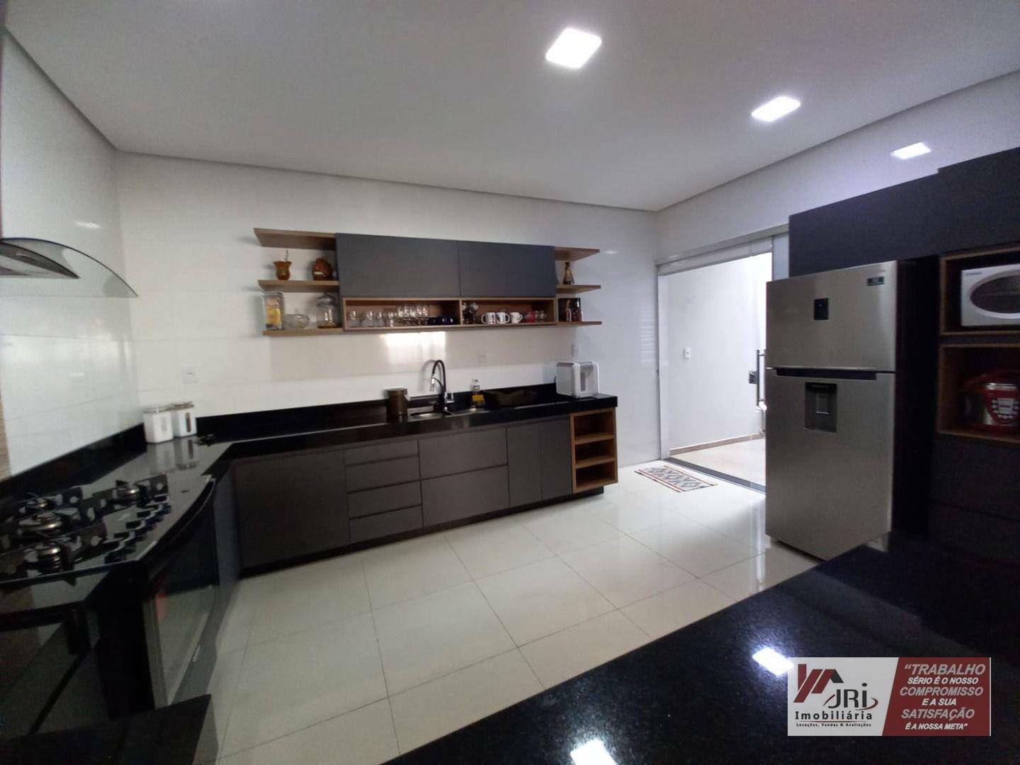 Casa à venda com 3 quartos, 250M2 - Foto 10