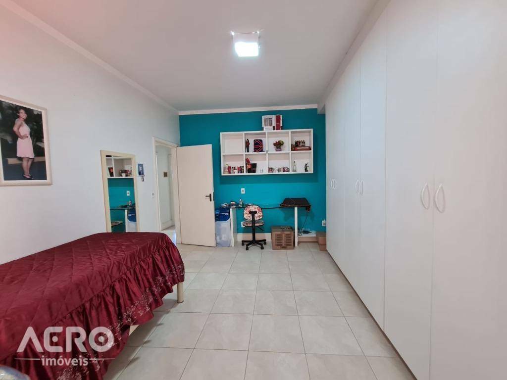 Casa à venda com 3 quartos, 195m² - Foto 7