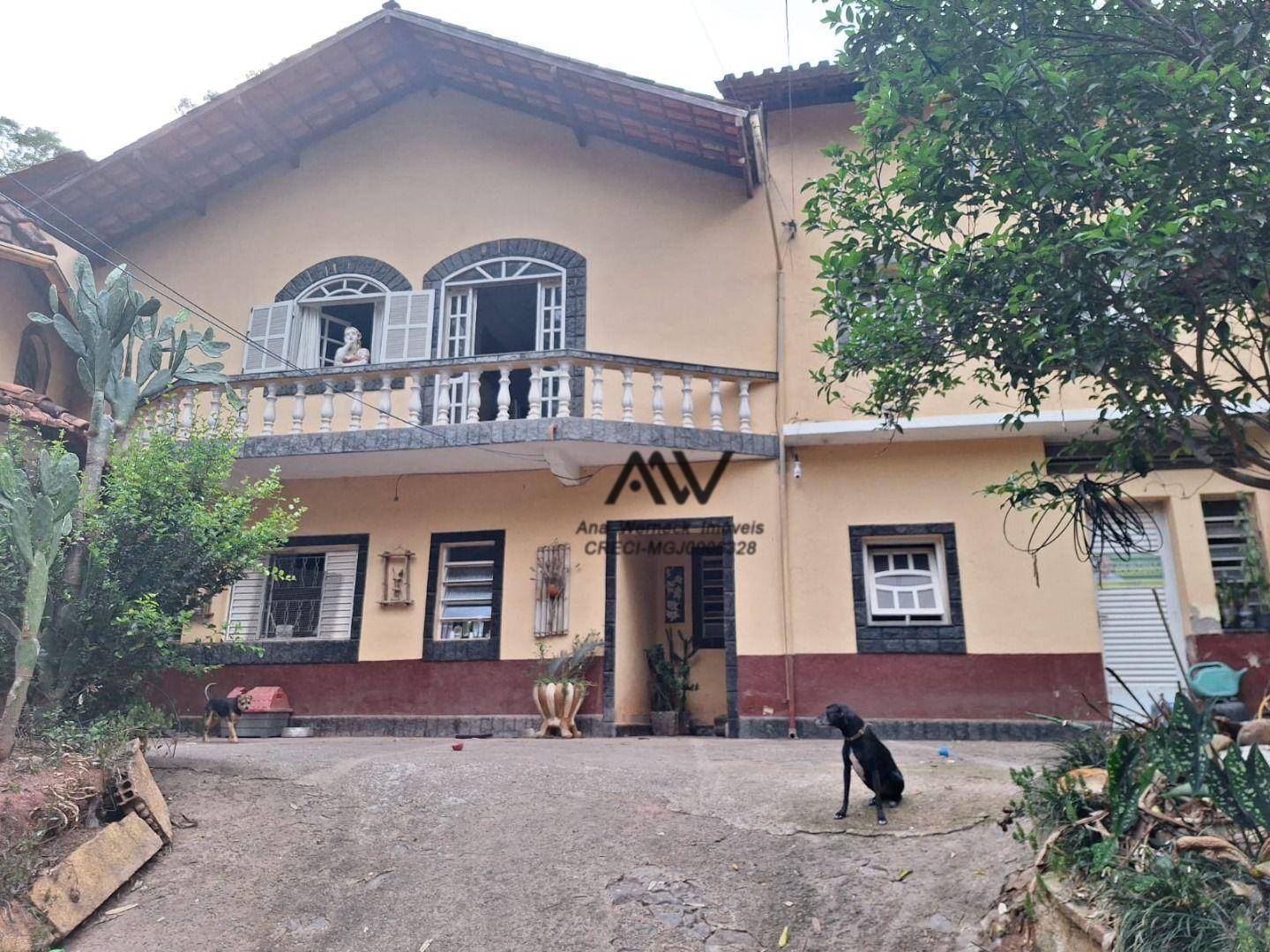 Casa à venda com 4 quartos, 297m² - Foto 1