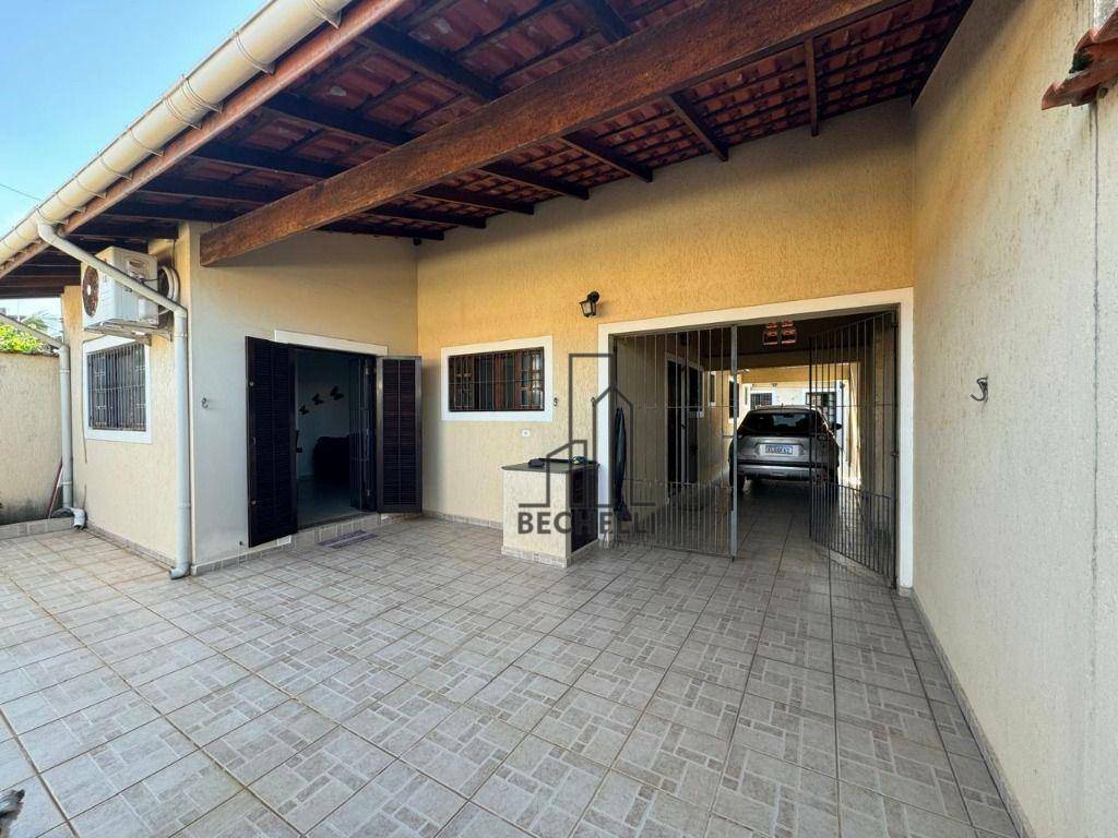 Casa à venda com 3 quartos, 156m² - Foto 1