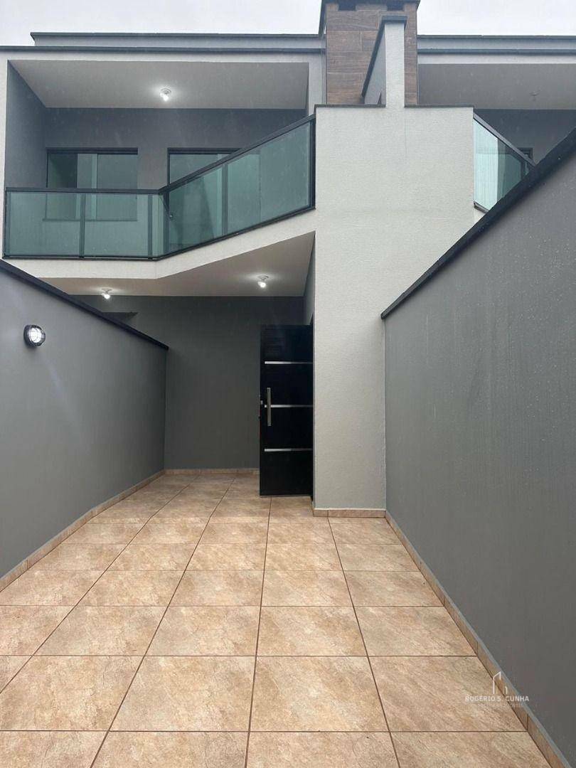 Casa à venda com 2 quartos, 70m² - Foto 2