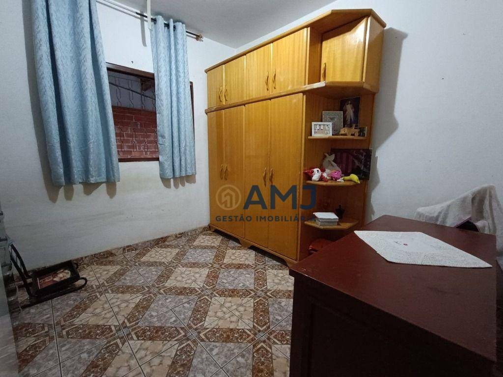 Casa à venda com 2 quartos, 220m² - Foto 11