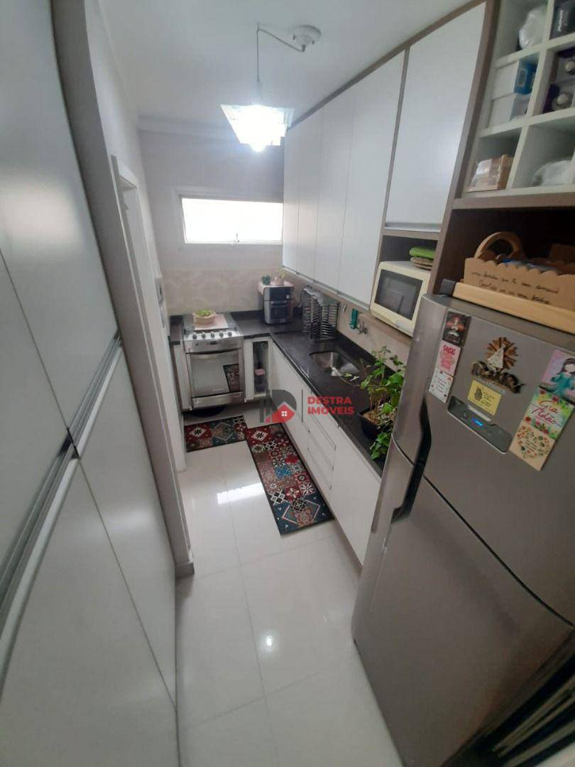 Apartamento à venda com 2 quartos, 60m² - Foto 10