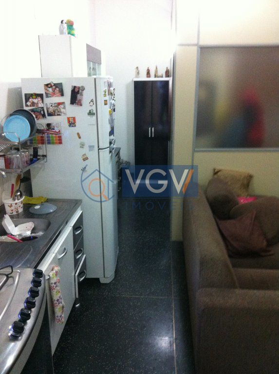 Casa à venda com 3 quartos, 200m² - Foto 2