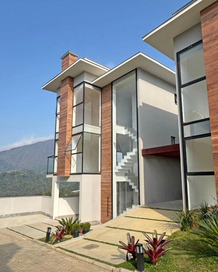 Casa à venda com 5 quartos, 262m² - Foto 4