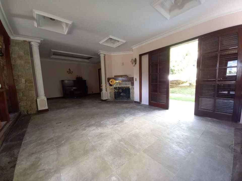 Casa de Condomínio à venda com 5 quartos, 212m² - Foto 3