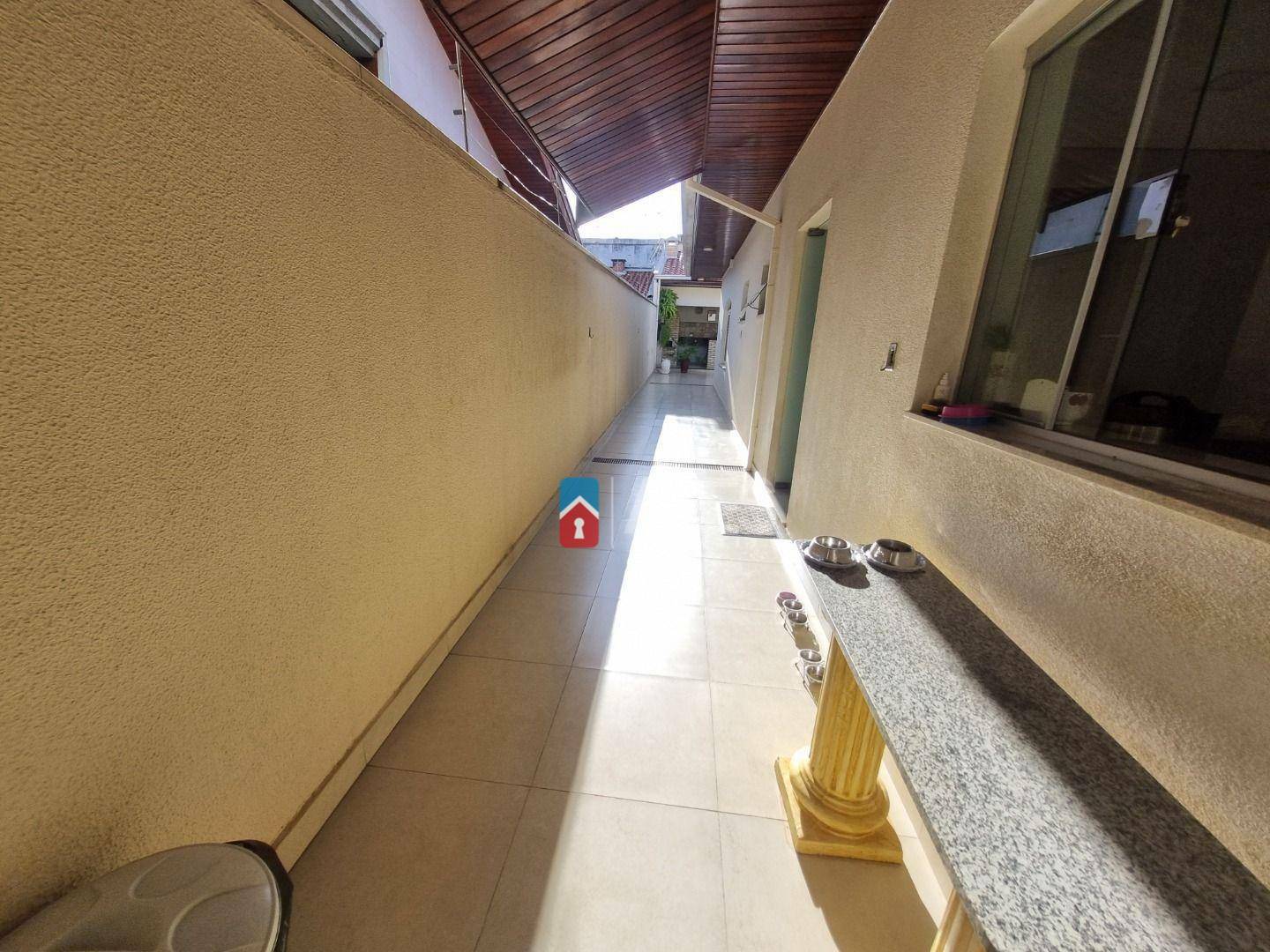 Casa à venda com 3 quartos, 209m² - Foto 3