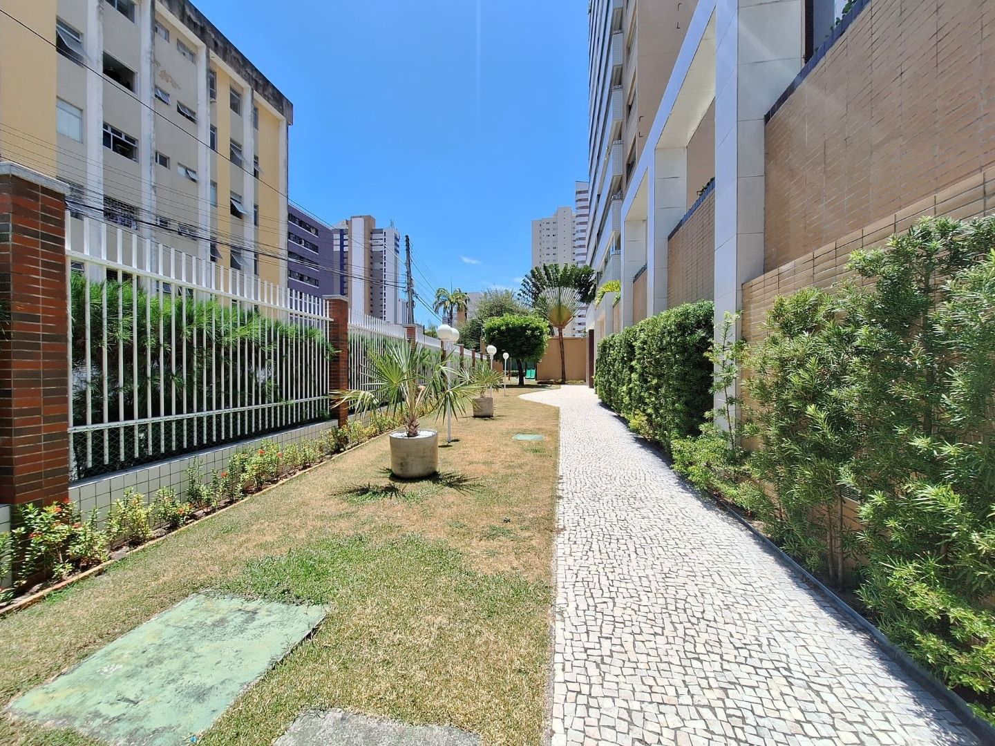 Apartamento para alugar com 3 quartos, 98m² - Foto 2