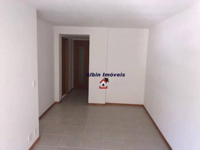 Apartamento à venda com 2 quartos, 67m² - Foto 2