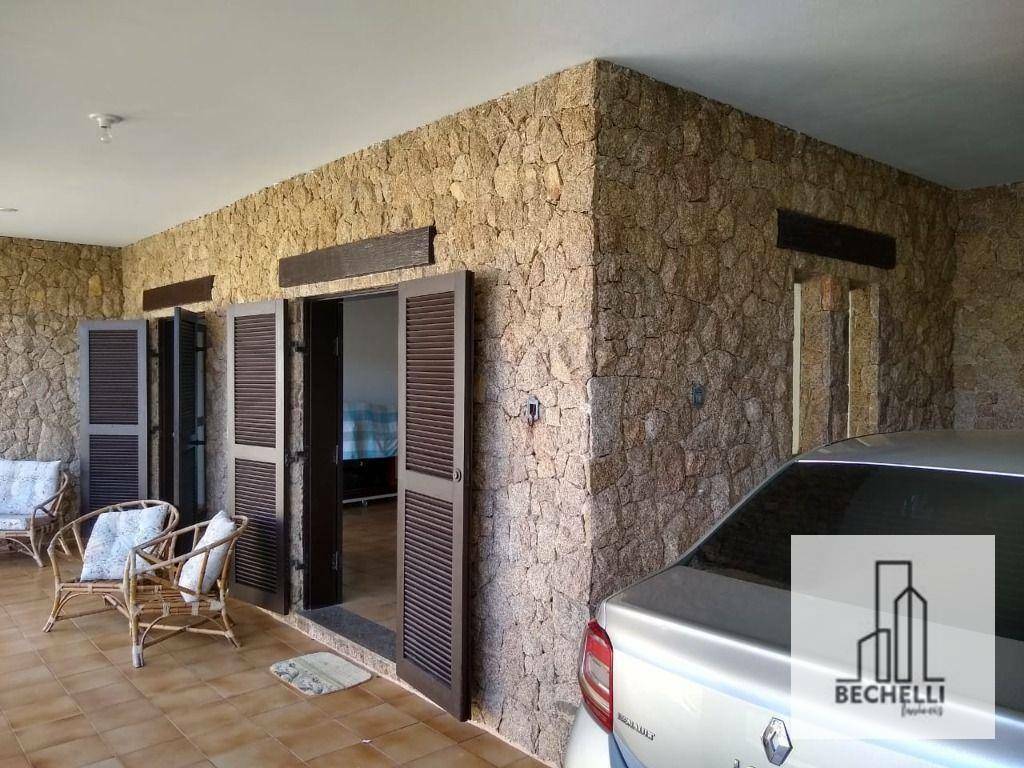 Casa à venda com 3 quartos, 240m² - Foto 4