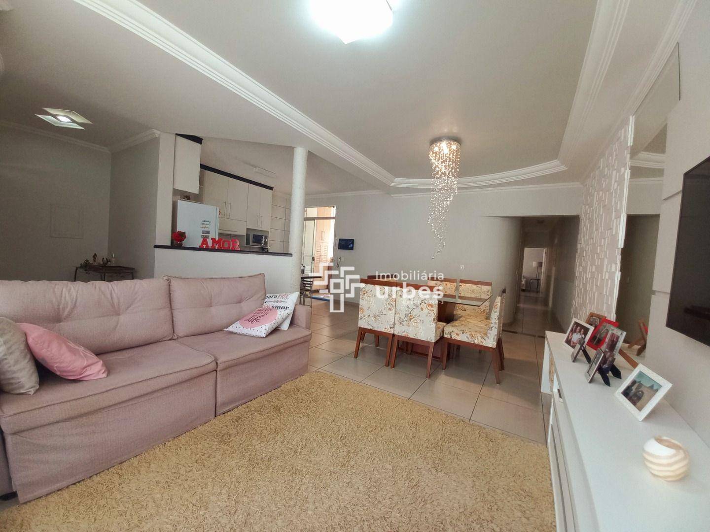 Casa, 3 quartos, 177 m² - Foto 2