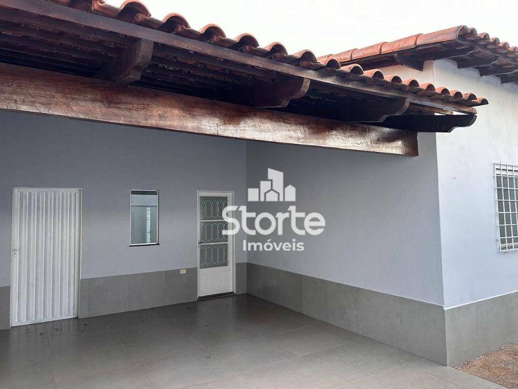 Casa à venda com 3 quartos, 105m² - Foto 1