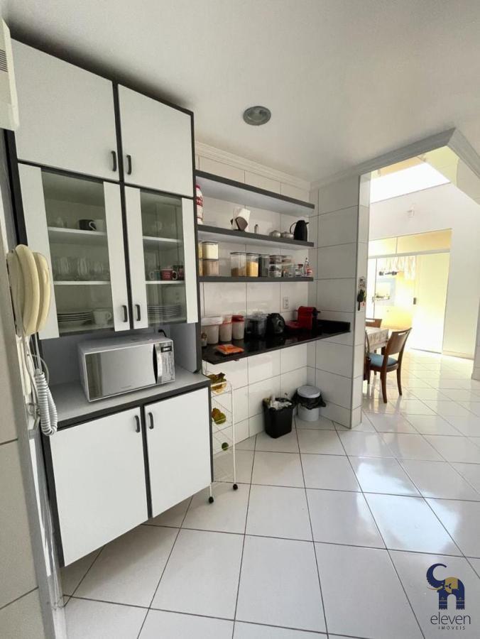 Casa à venda com 4 quartos, 220m² - Foto 29