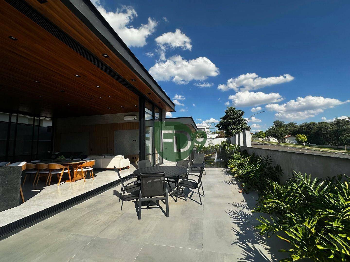 Casa de Condomínio à venda com 3 quartos, 302m² - Foto 3