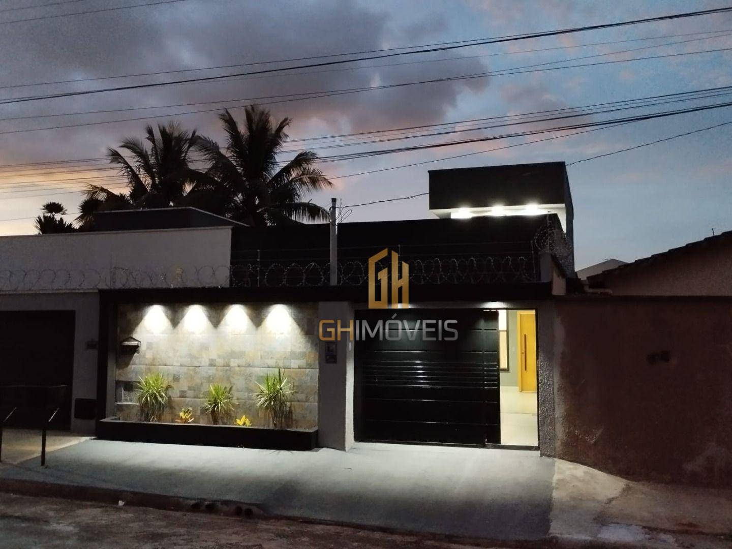 Casa à venda com 3 quartos, 126m² - Foto 1