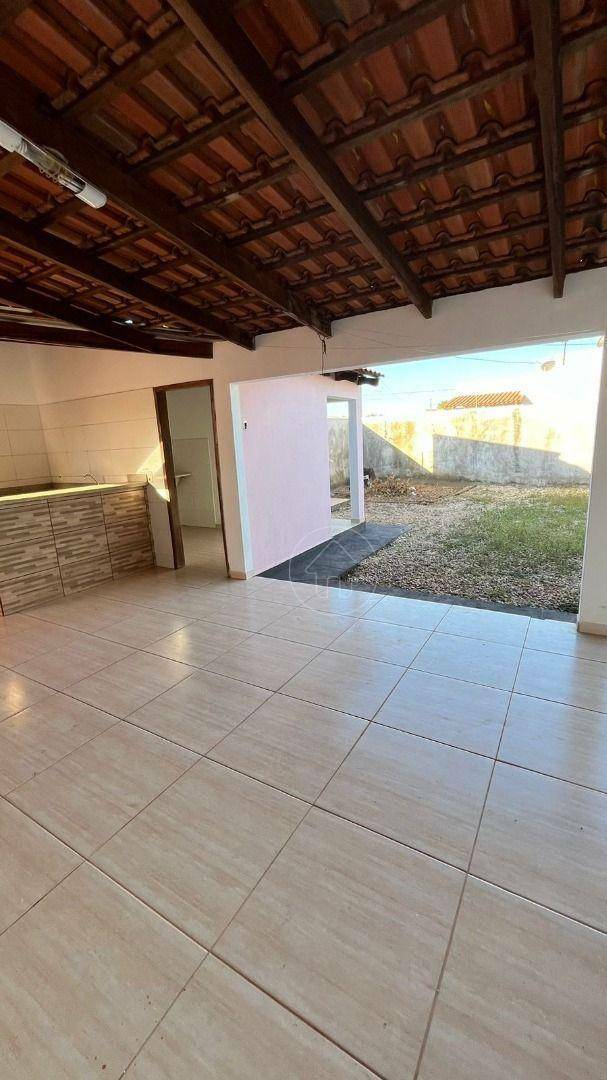 Casa à venda e aluguel com 3 quartos, 270m² - Foto 3