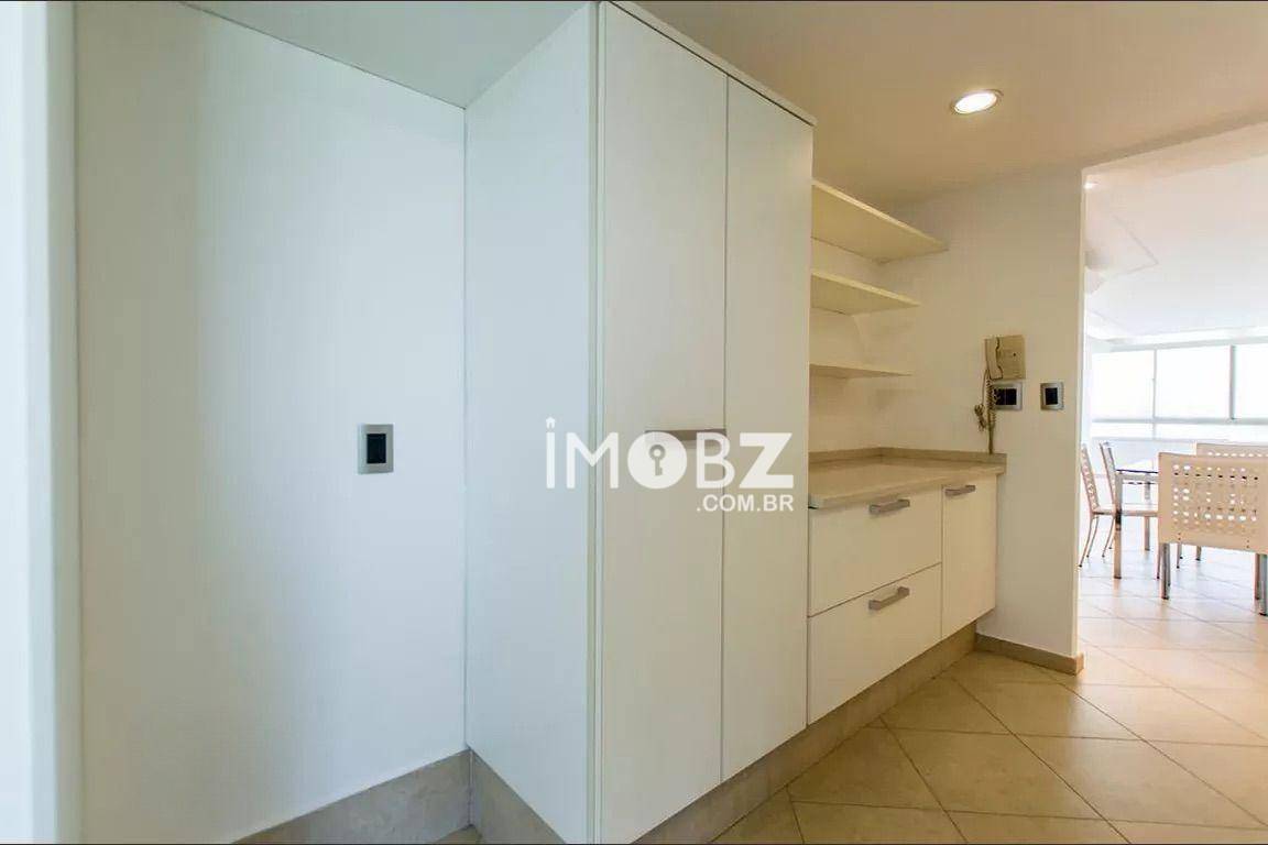 Apartamento à venda com 3 quartos, 180m² - Foto 6