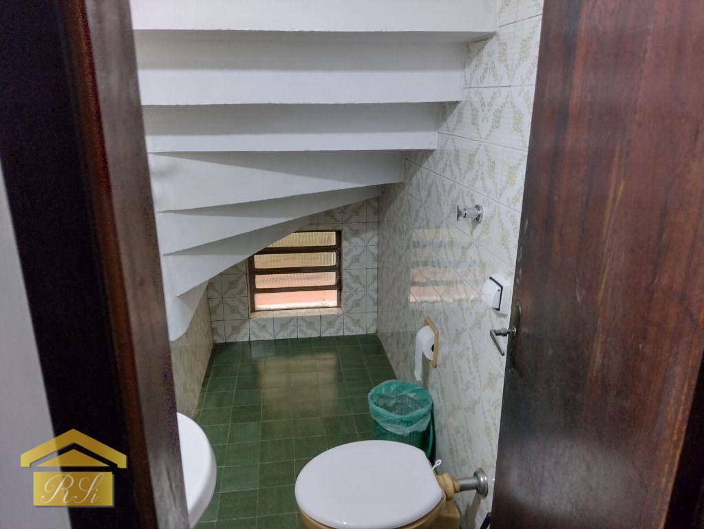 Sobrado para alugar com 3 quartos, 200m² - Foto 4