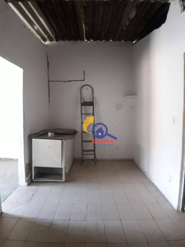 Casa à venda com 2 quartos, 181m² - Foto 4