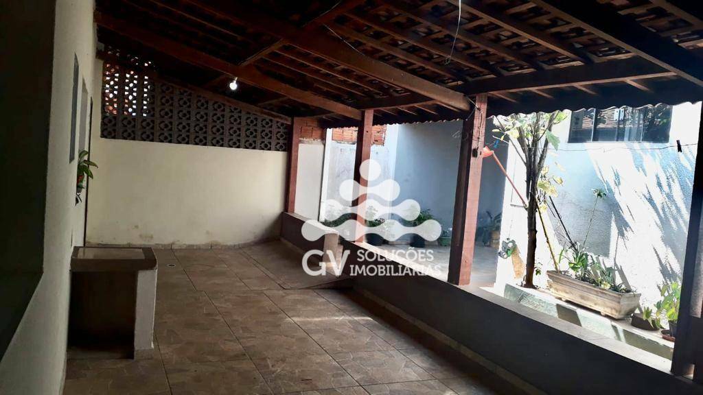 Casa à venda com 2 quartos, 200m² - Foto 4