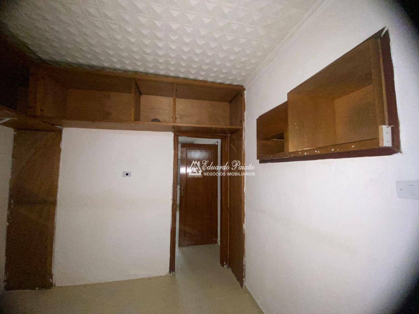 Casa à venda e aluguel com 4 quartos, 220m² - Foto 11