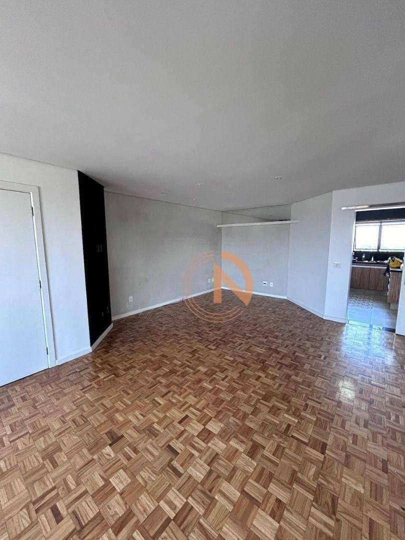Apartamento para alugar com 3 quartos, 145m² - Foto 4