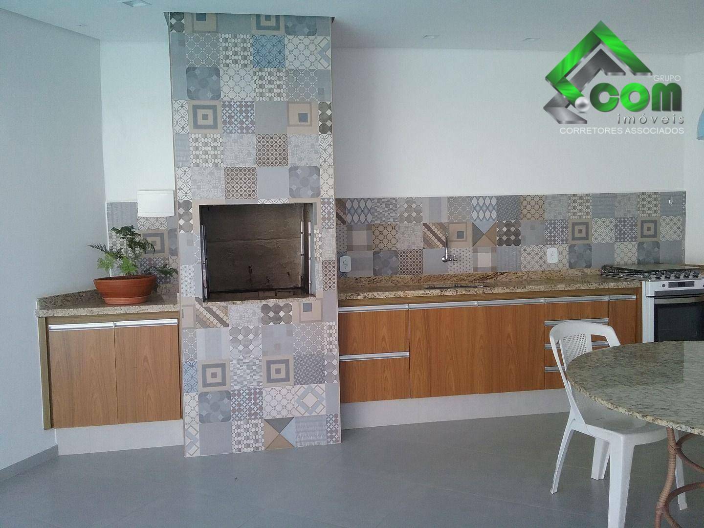 Casa à venda com 4 quartos, 231m² - Foto 2