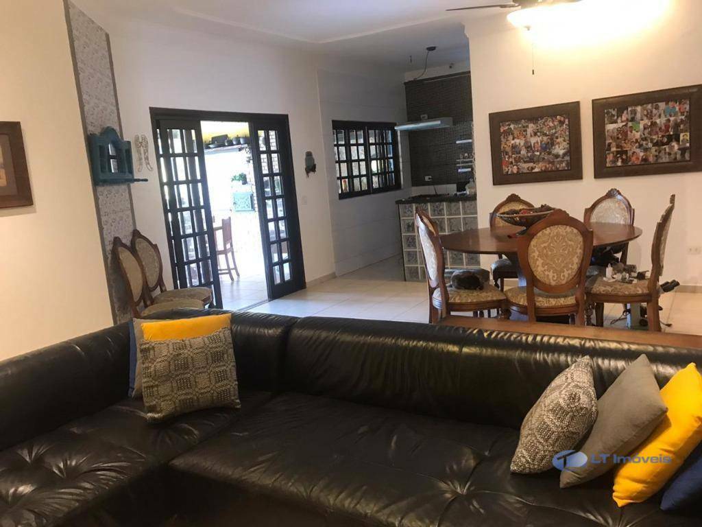 Casa à venda com 2 quartos, 145m² - Foto 3