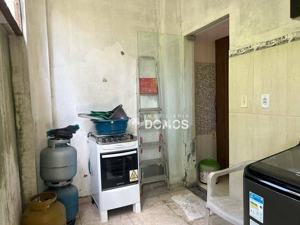 Casa à venda com 4 quartos, 300m² - Foto 31