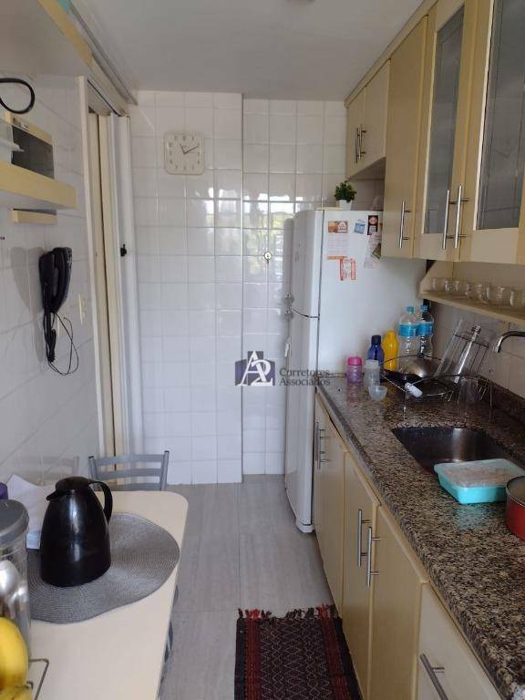 Apartamento à venda com 3 quartos, 70m² - Foto 2