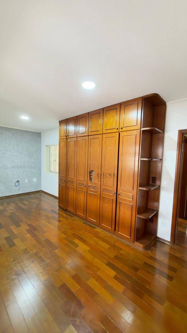 Casa à venda com 3 quartos, 244m² - Foto 6