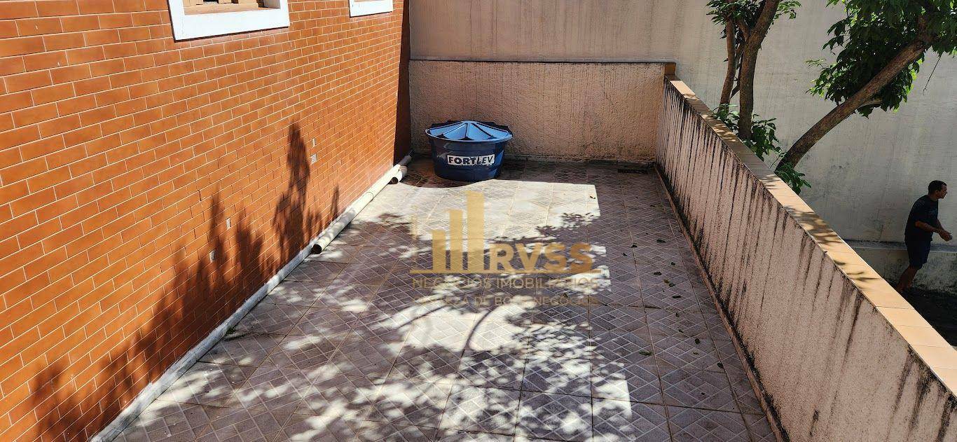 Casa à venda com 3 quartos, 115m² - Foto 2