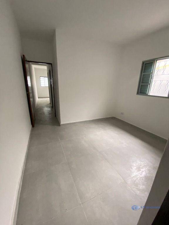 Casa para alugar com 2 quartos, 81m² - Foto 11