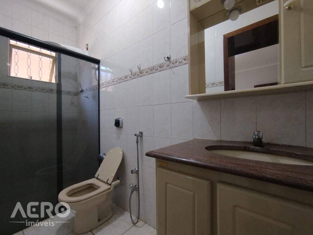 Casa para alugar com 2 quartos, 150m² - Foto 9