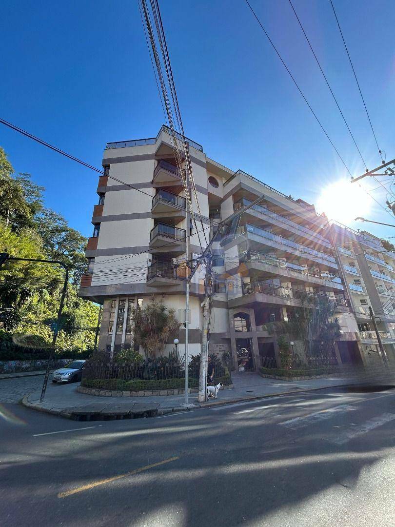 Apartamento para alugar com 3 quartos, 244m² - Foto 2