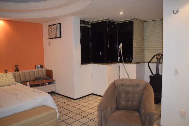 Apartamento à venda com 3 quartos, 241m² - Foto 13