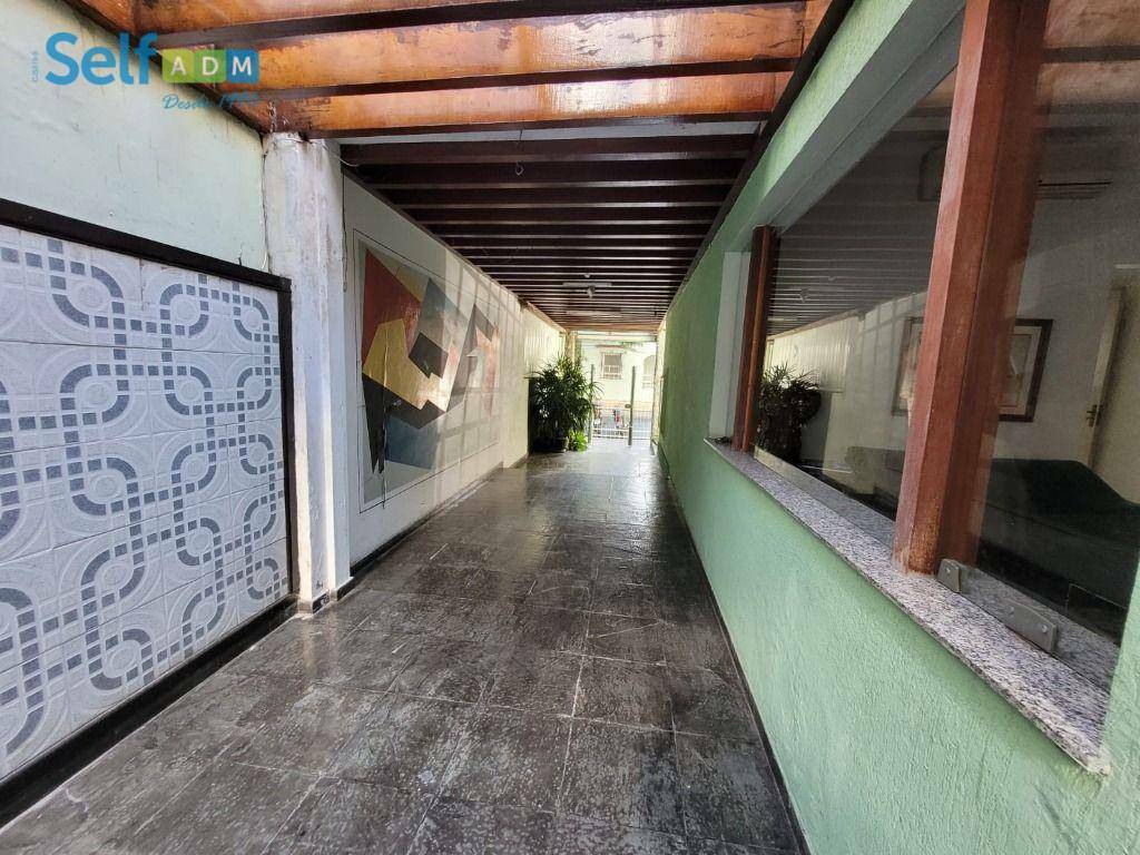 Casa para alugar com 5 quartos, 180m² - Foto 2