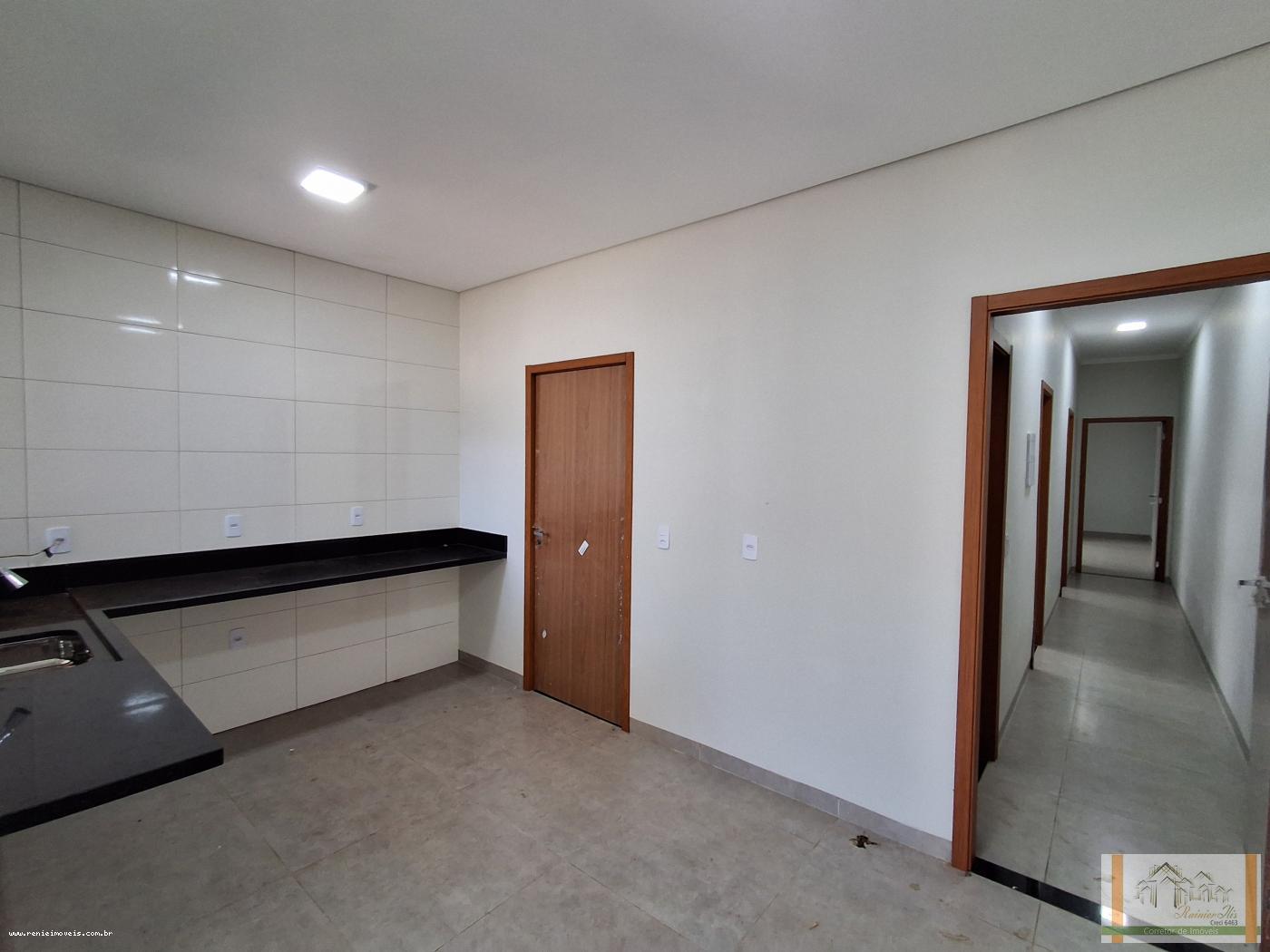 Casa à venda com 3 quartos, 180m² - Foto 15